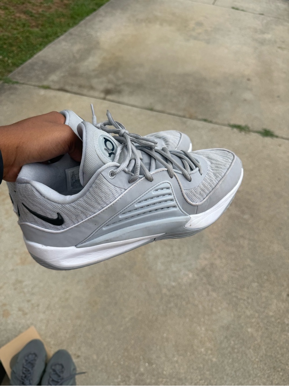 KD 16 gray basketball shoes